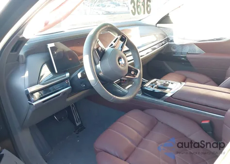 2025 BMW 760I xDrive z USA, uszkodzony, nr VIN WBA33EJ03SCU49090